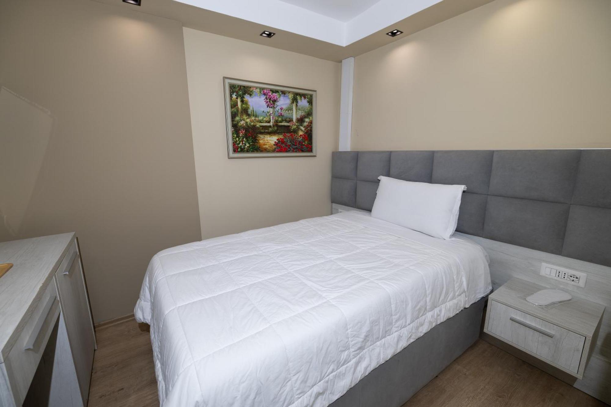 טיראנה 4R Colombo Hotel מראה חיצוני תמונה