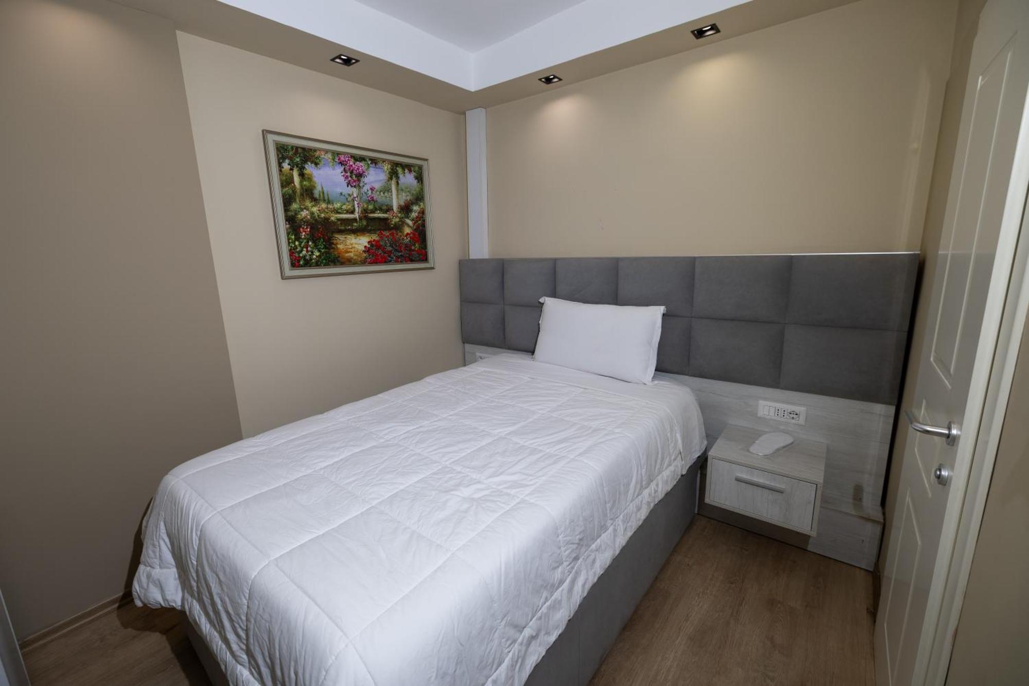 טיראנה 4R Colombo Hotel מראה חיצוני תמונה