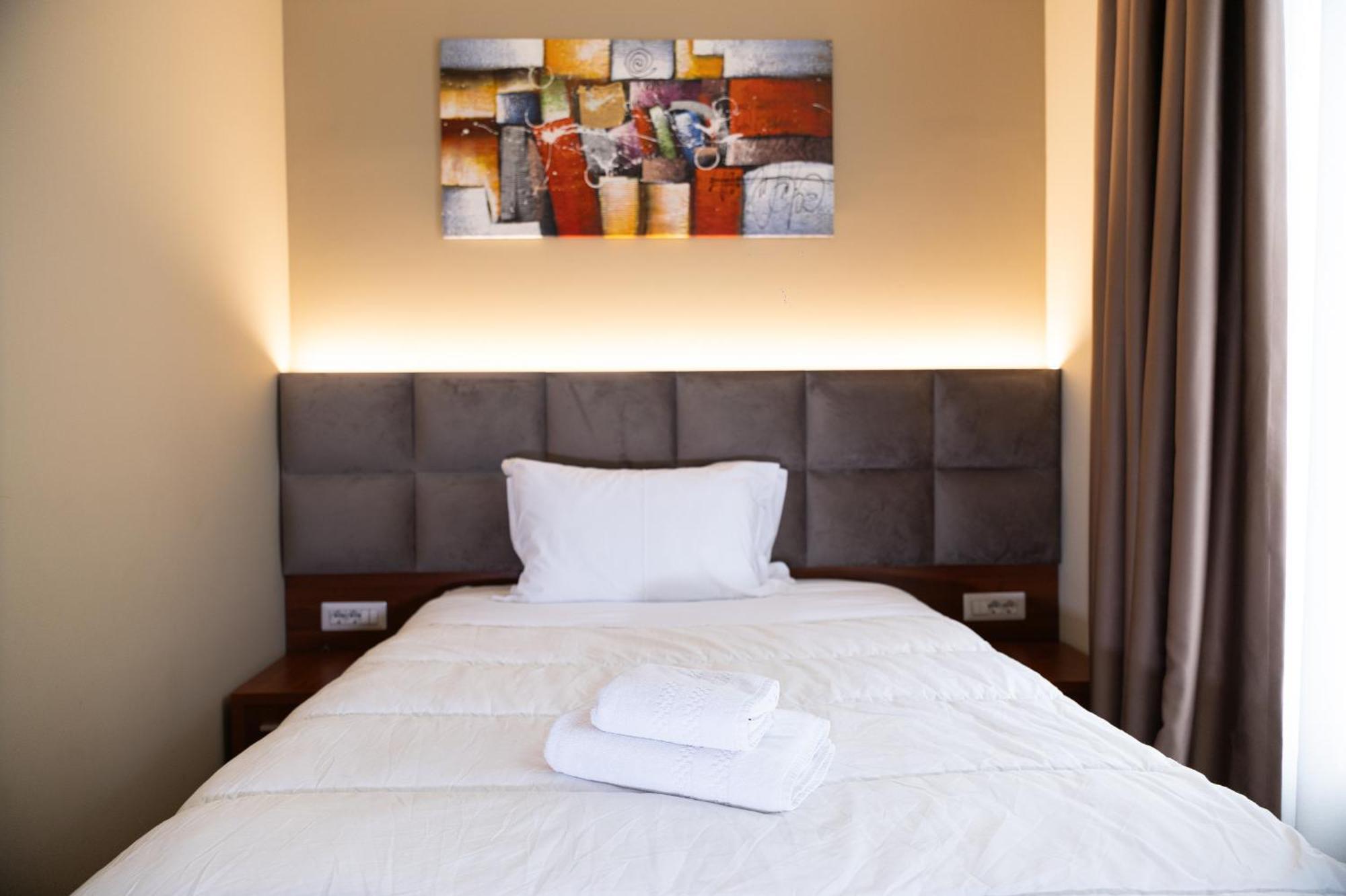 טיראנה 4R Colombo Hotel מראה חיצוני תמונה
